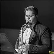 Diplomato in liceo musicale e laureando in conservatorio con anni d'esperienza nel campo musicale. Sassofonista ed arrangiatore